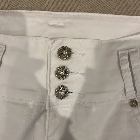 White Diva Star denim shorts. Size 11. - Picture 2 of 4